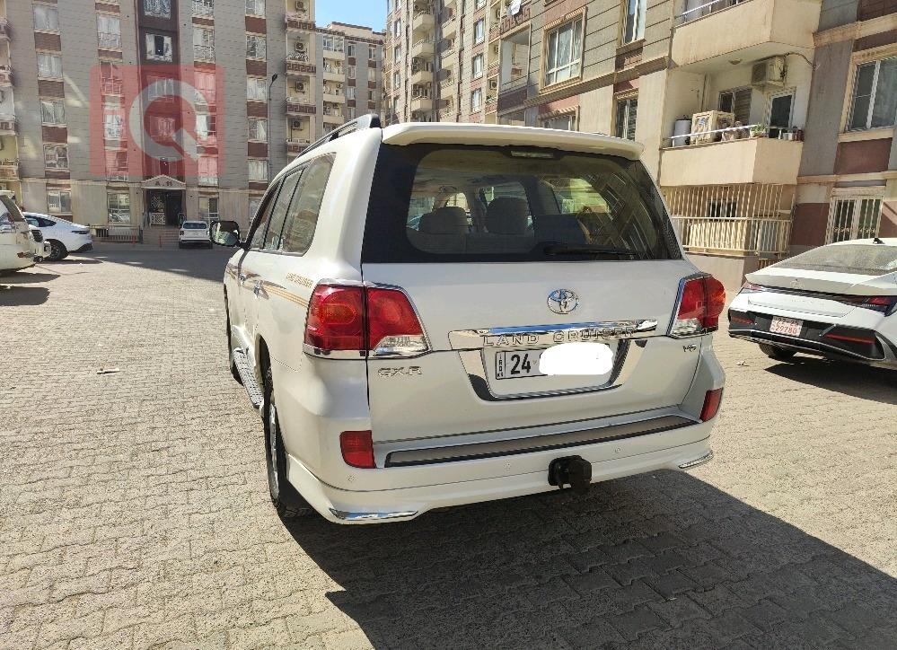 تۆیۆتا لاند کروزەر